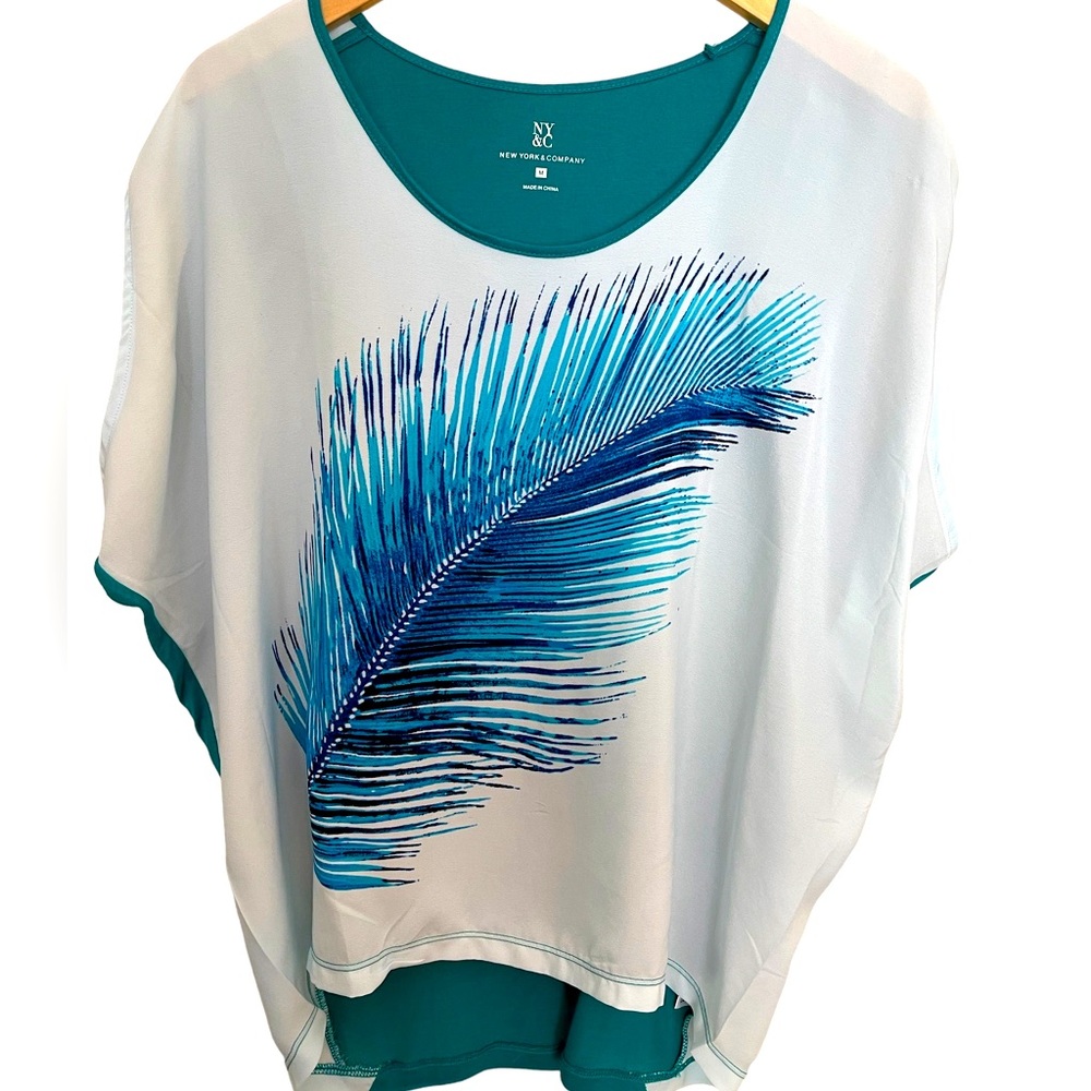 NWOT! Medium casual cap-sleeve top.